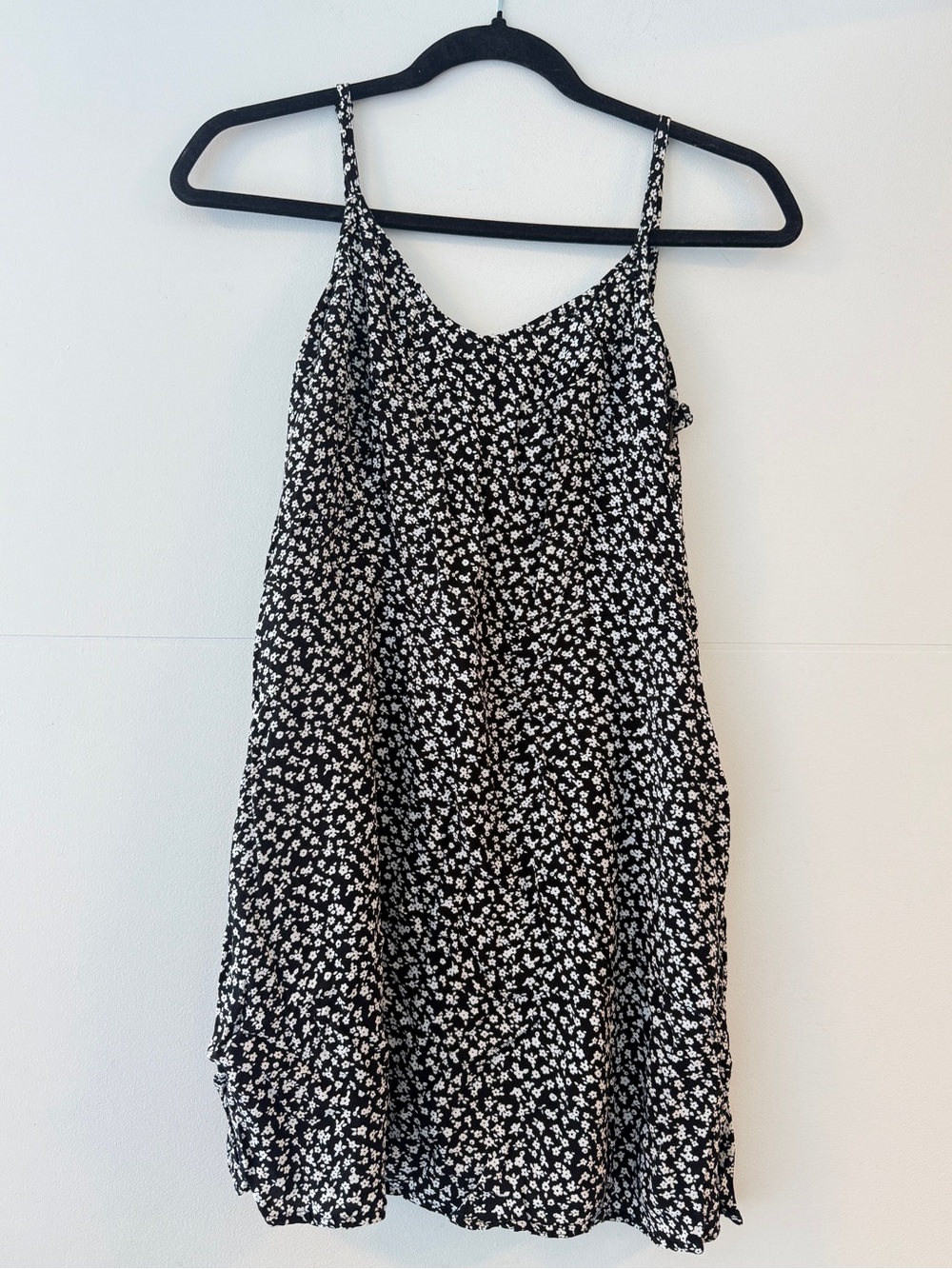 UNIQLO Black & White Floral Mini Dress | Adjustable Straps | Size Small